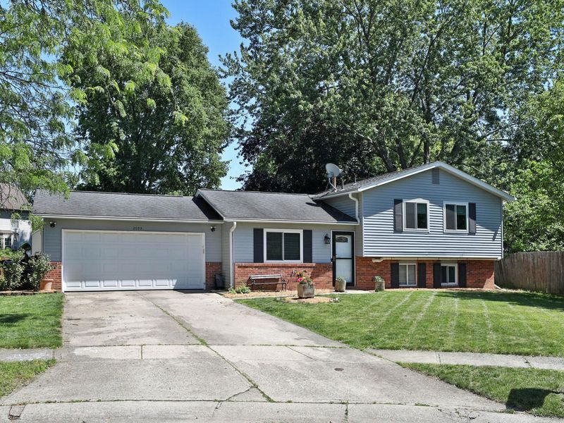 2055 Flanders Court, Columbus, OH 43235 Photo 2