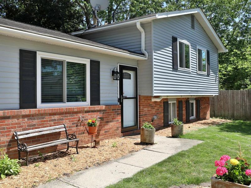 2055 Flanders Court, Columbus, OH 43235 Photo 3