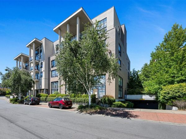 820 Short St , Unit #106, Saanich, BC V8X 2V6