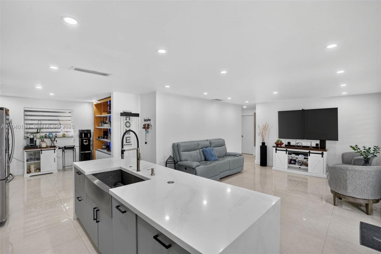 9535 SW 42nd St, Miami, FL 33165 Photo