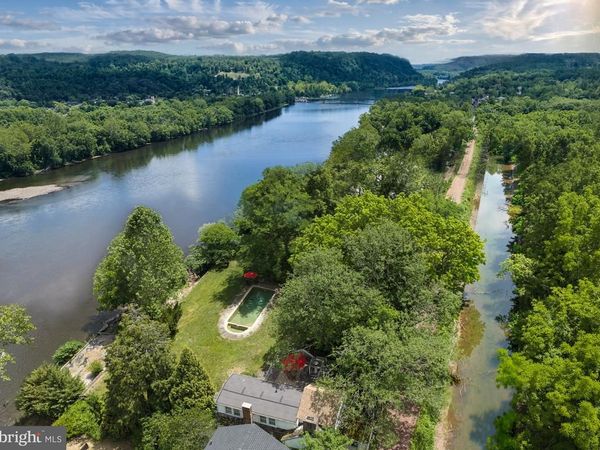 2462 N RIVER ROAD , NEW HOPE, PA 18938