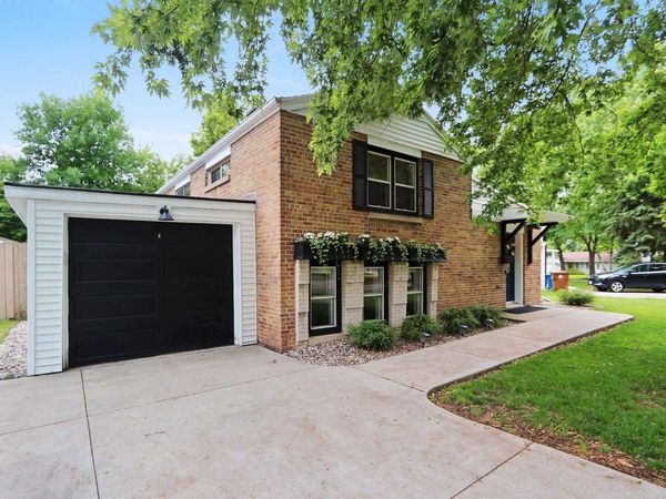 735 CARVER LANE, Menasha, WI 54952