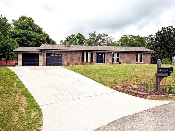 6717 Parklake Drive, Knoxville, TN 37920