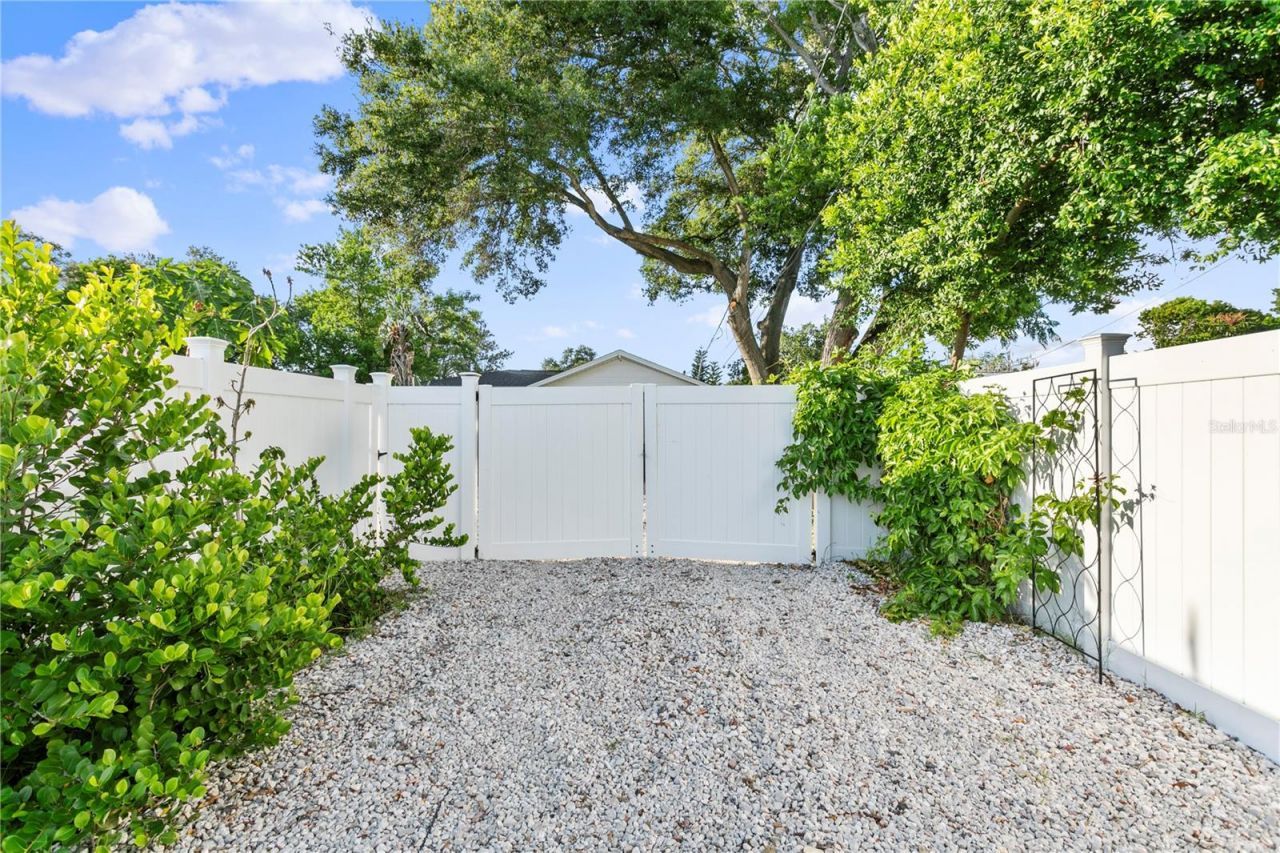 4740 22nd Avenue N, Saint Petersburg, FL 33713 Photo