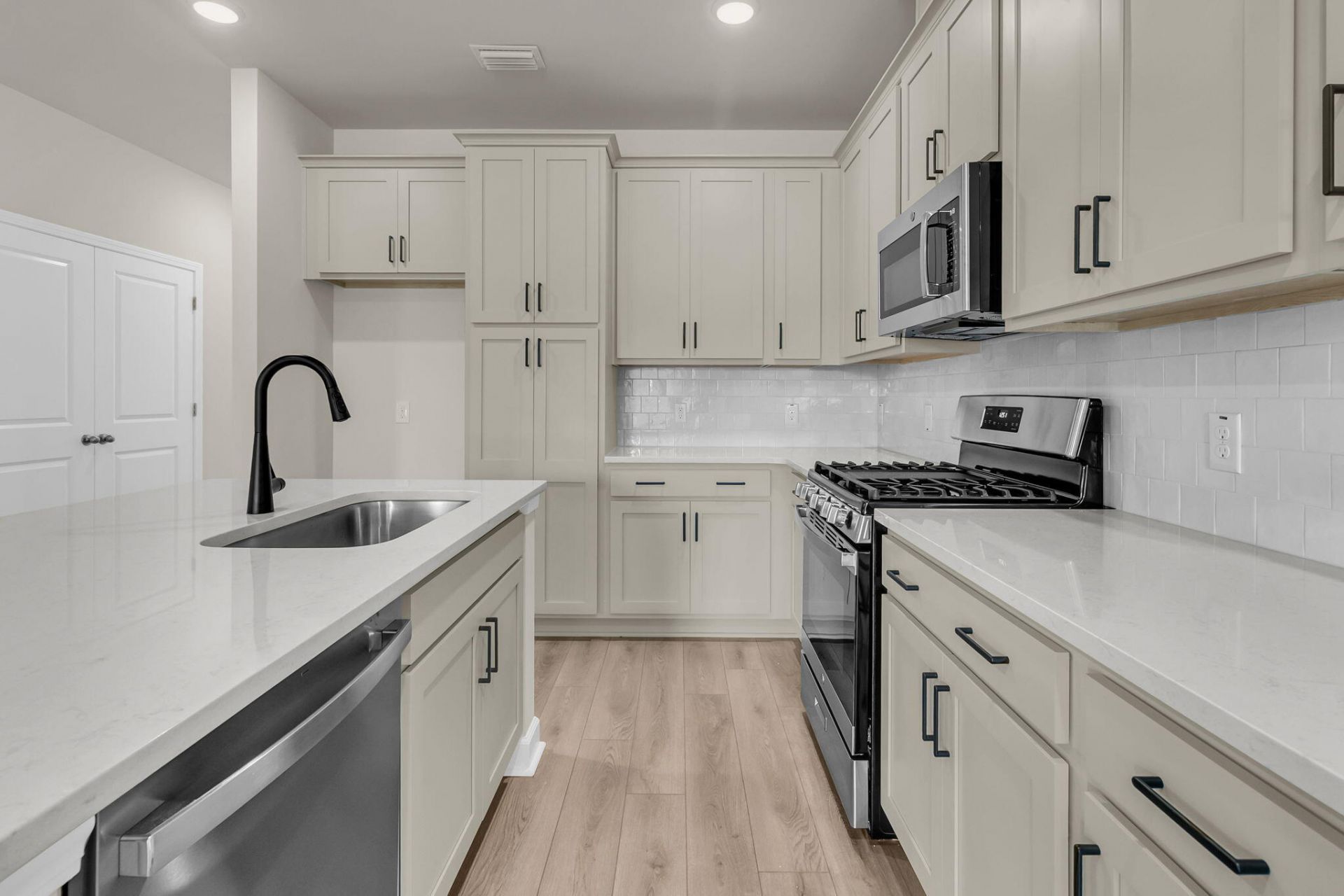 1064 Dusk Drive Photo 4