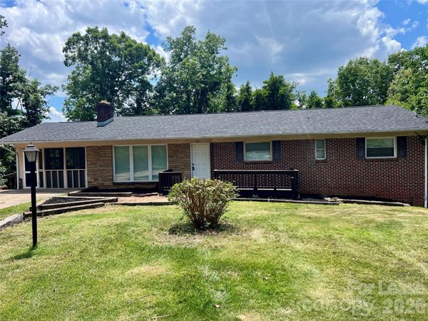 765 8th Avenue Drive SE, Hickory, NC 28602