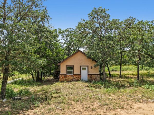 499 Bridgestone CT , Lockhart, TX 78644