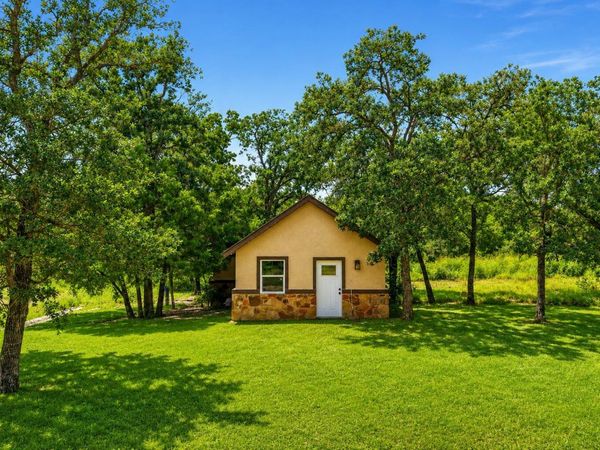 499 Bridgestone CT, Lockhart, TX 78644
