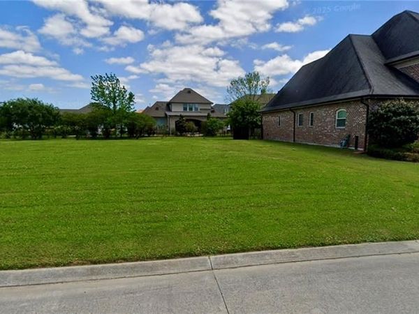 18 DOGWOOD Drive , Kenner, LA 70065