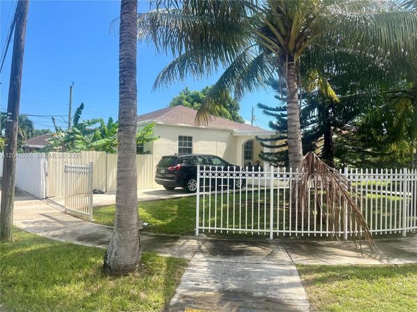 521 NW 32nd Pl , Miami, FL 33125