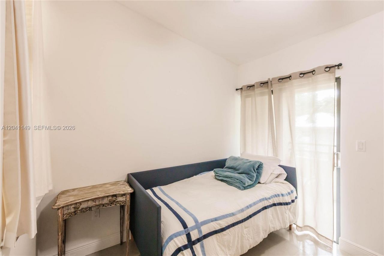 2956 Bird Ave , Unit 6, Miami, FL 33133 Photo