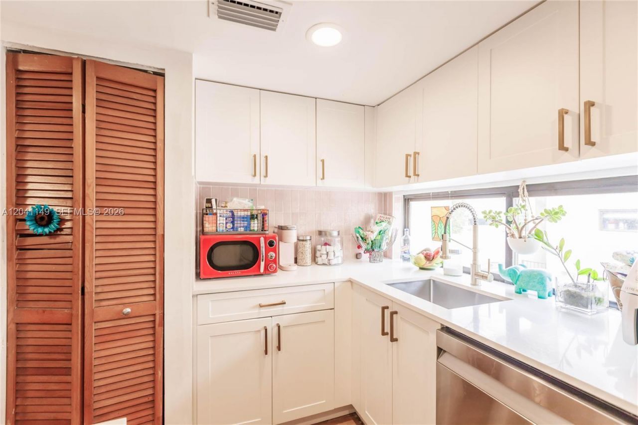 2956 Bird Ave, Unit 6, Miami, FL 33133 Photo