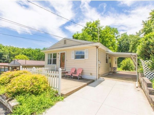 260 Horn Street , Barberton, OH 44203