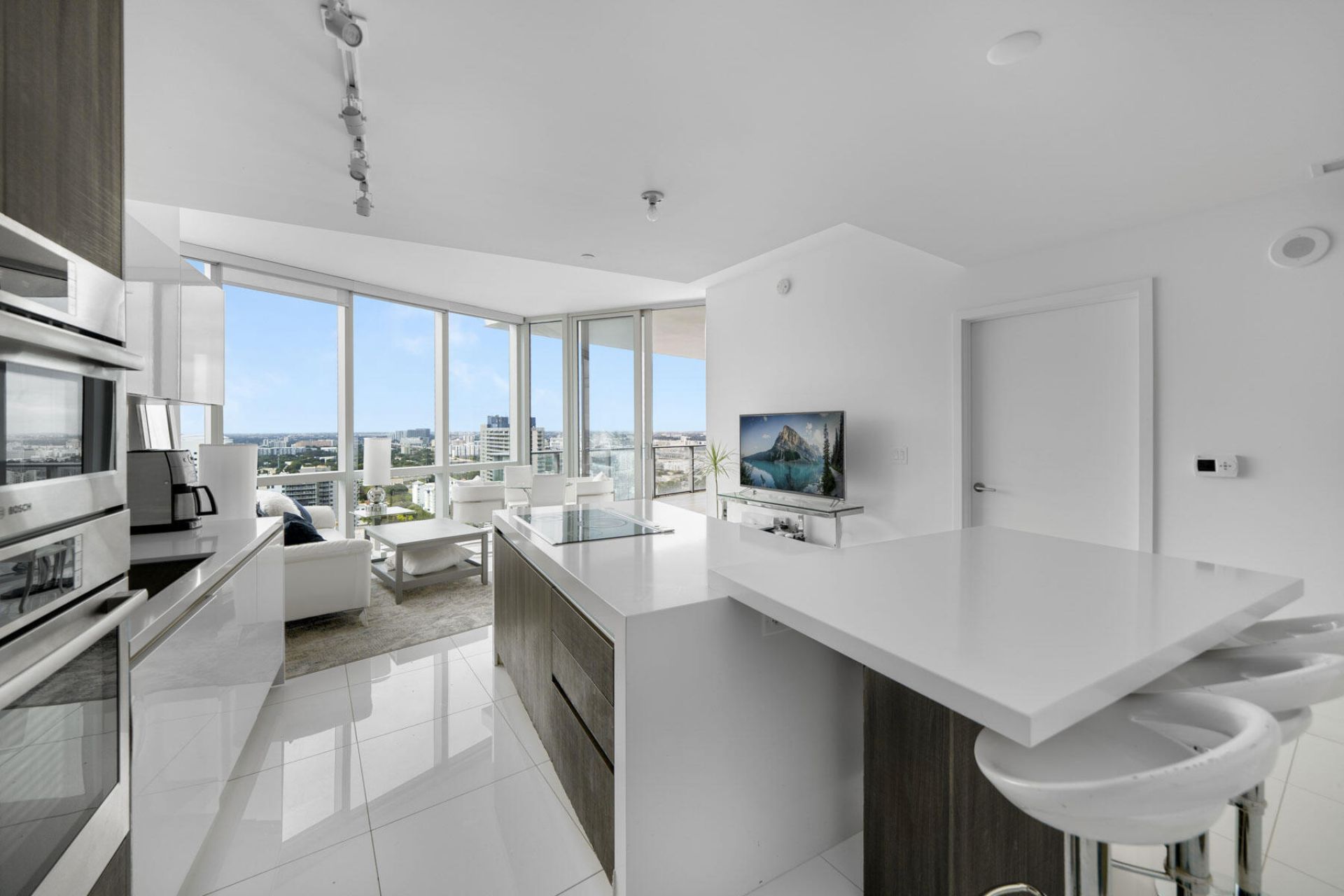 851 NE 1st Avenue, Unit 2410, Miami, FL 33132 Photo