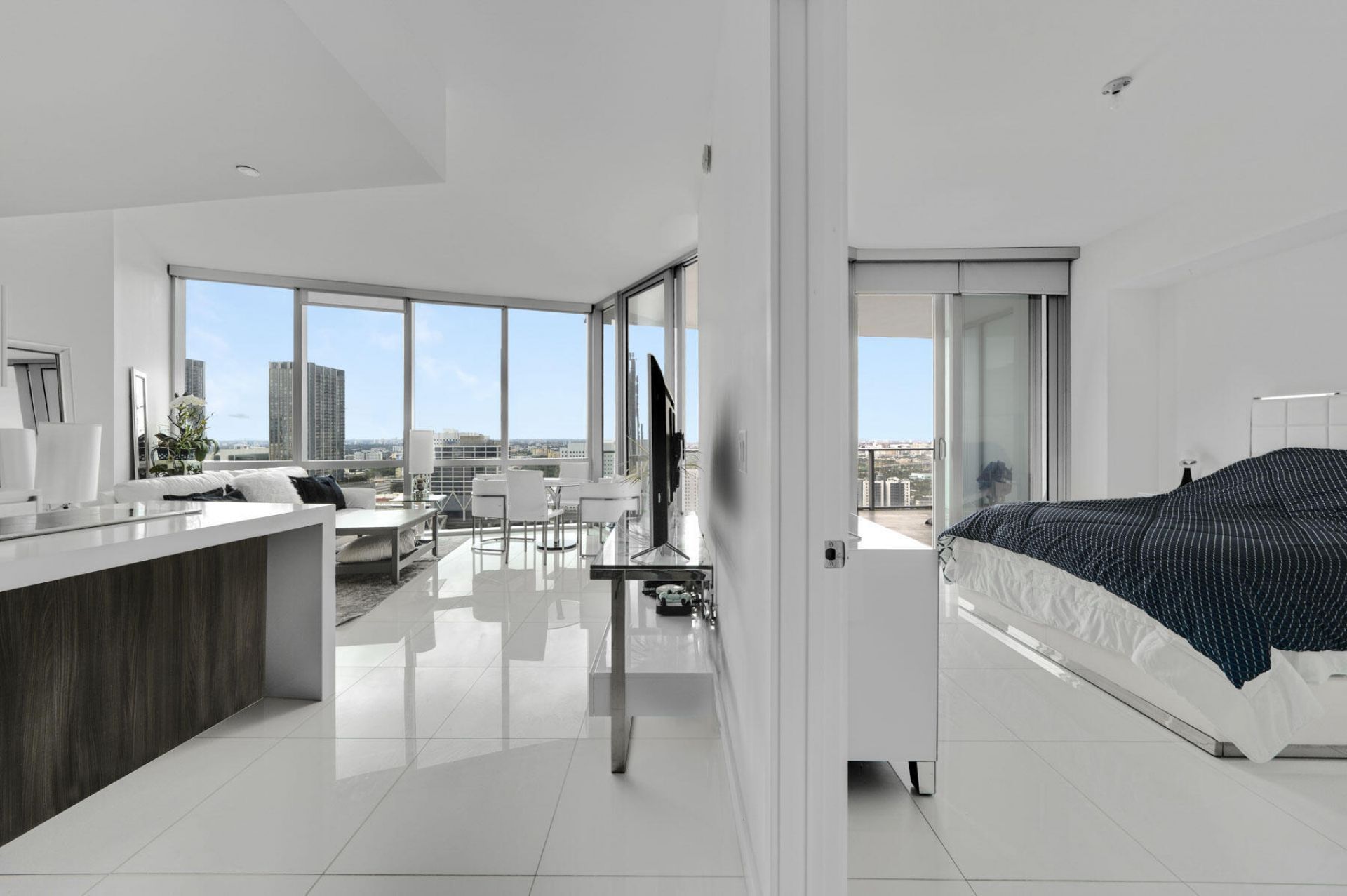 851 NE 1st Avenue, Unit 2410, Miami, FL 33132 Photo