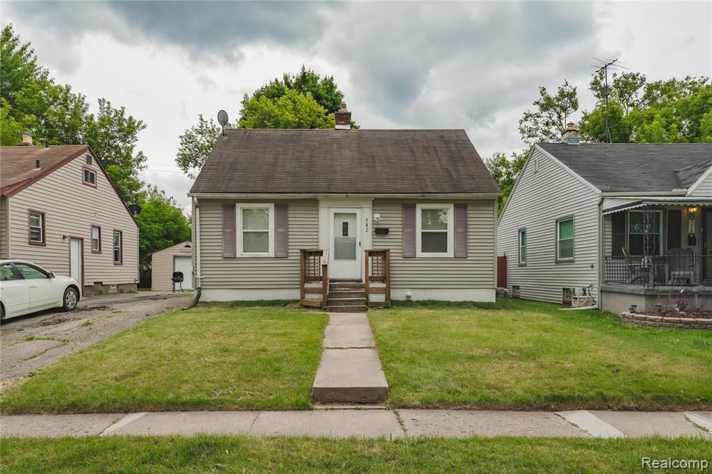 582 Lebaron Avenue, Pontiac, MI 48340 Main Photo