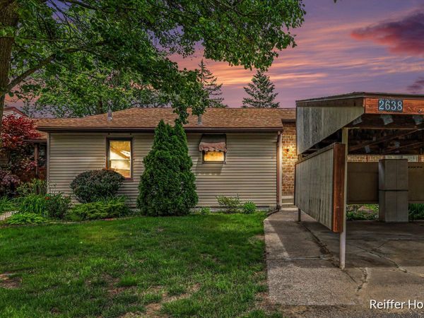 2638 Chatham Woods Drive SE, Grand Rapids, MI 49546