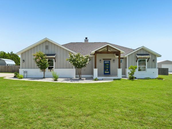 109 Silverado DR , Bertram, TX 78605
