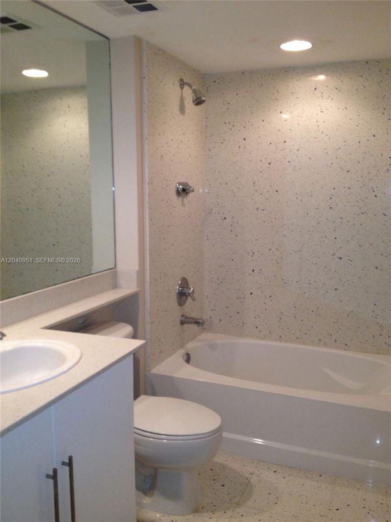 325 S Biscayne Blvd , Unit 1414, Miami, FL 33131 Photo