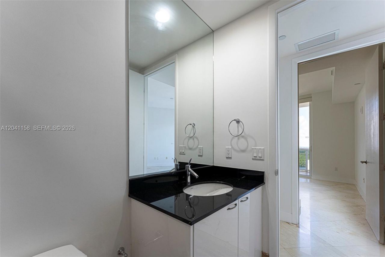 15901 Collins Ave , Unit 2805, Sunny Isles Beach, FL 33160 Photo