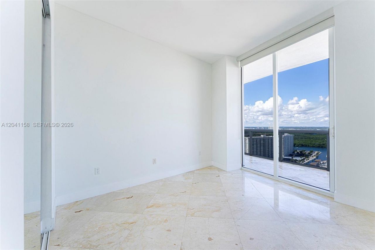 15901 Collins Ave , Unit 2805, Sunny Isles Beach, FL 33160 Photo