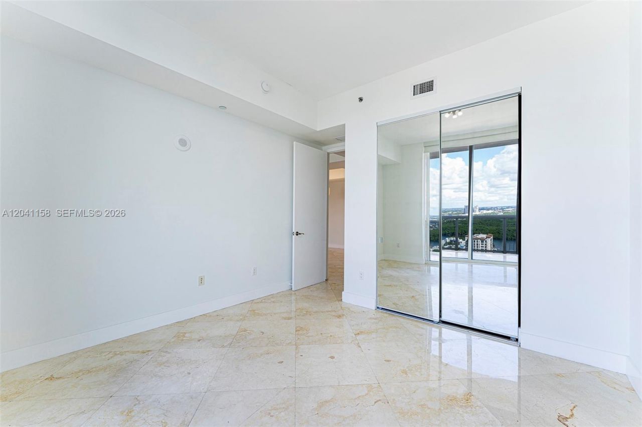 15901 Collins Ave , Unit 2805, Sunny Isles Beach, FL 33160 Photo