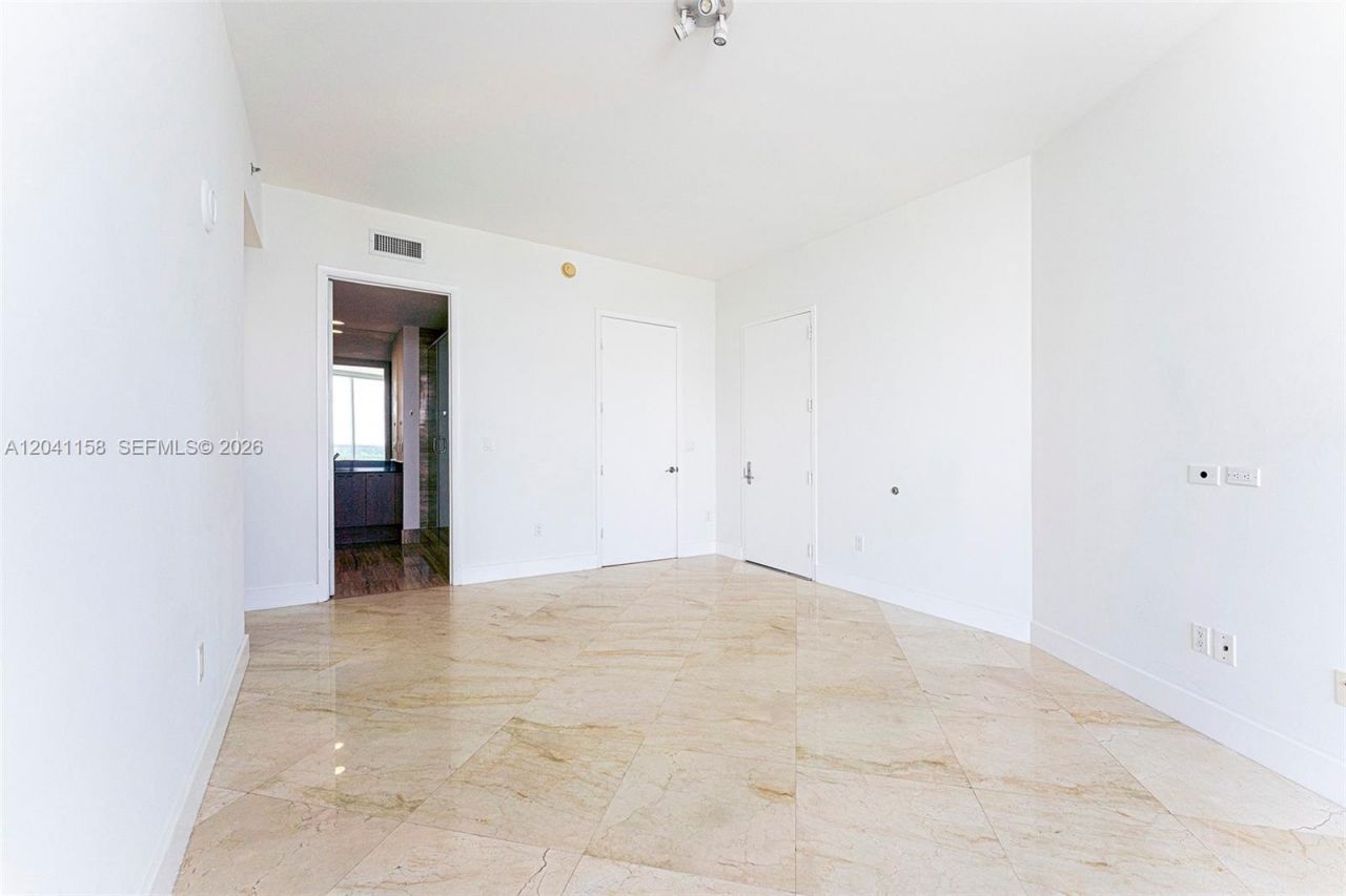 15901 Collins Ave , Unit 2805, Sunny Isles Beach, FL 33160 Photo