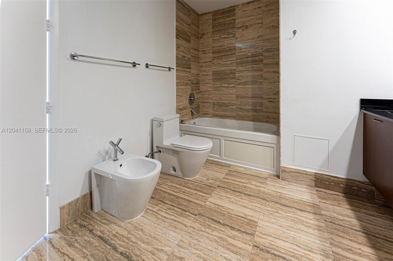 15901 Collins Ave , Unit 2805, Sunny Isles Beach, FL 33160 Photo