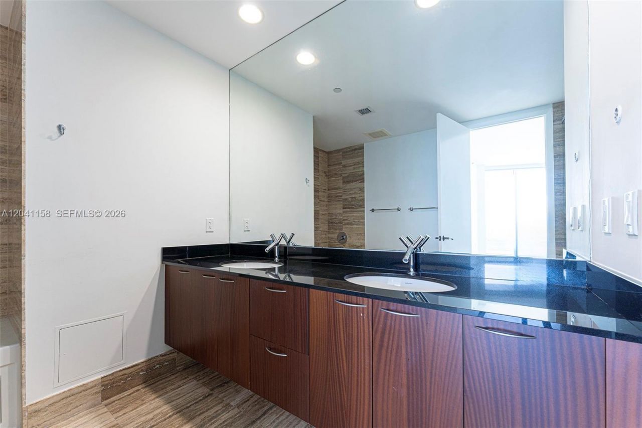 15901 Collins Ave , Unit 2805, Sunny Isles Beach, FL 33160 Photo