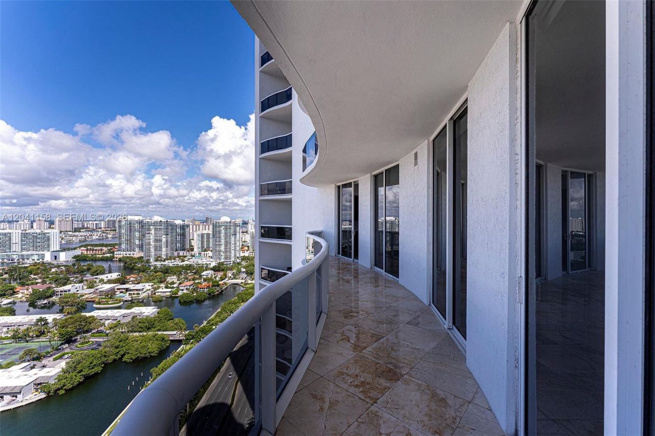 15901 Collins Ave , Unit 2805, Sunny Isles Beach, FL 33160 Photo