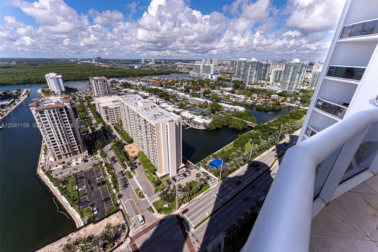 15901 Collins Ave , Unit 2805, Sunny Isles Beach, FL 33160 Photo