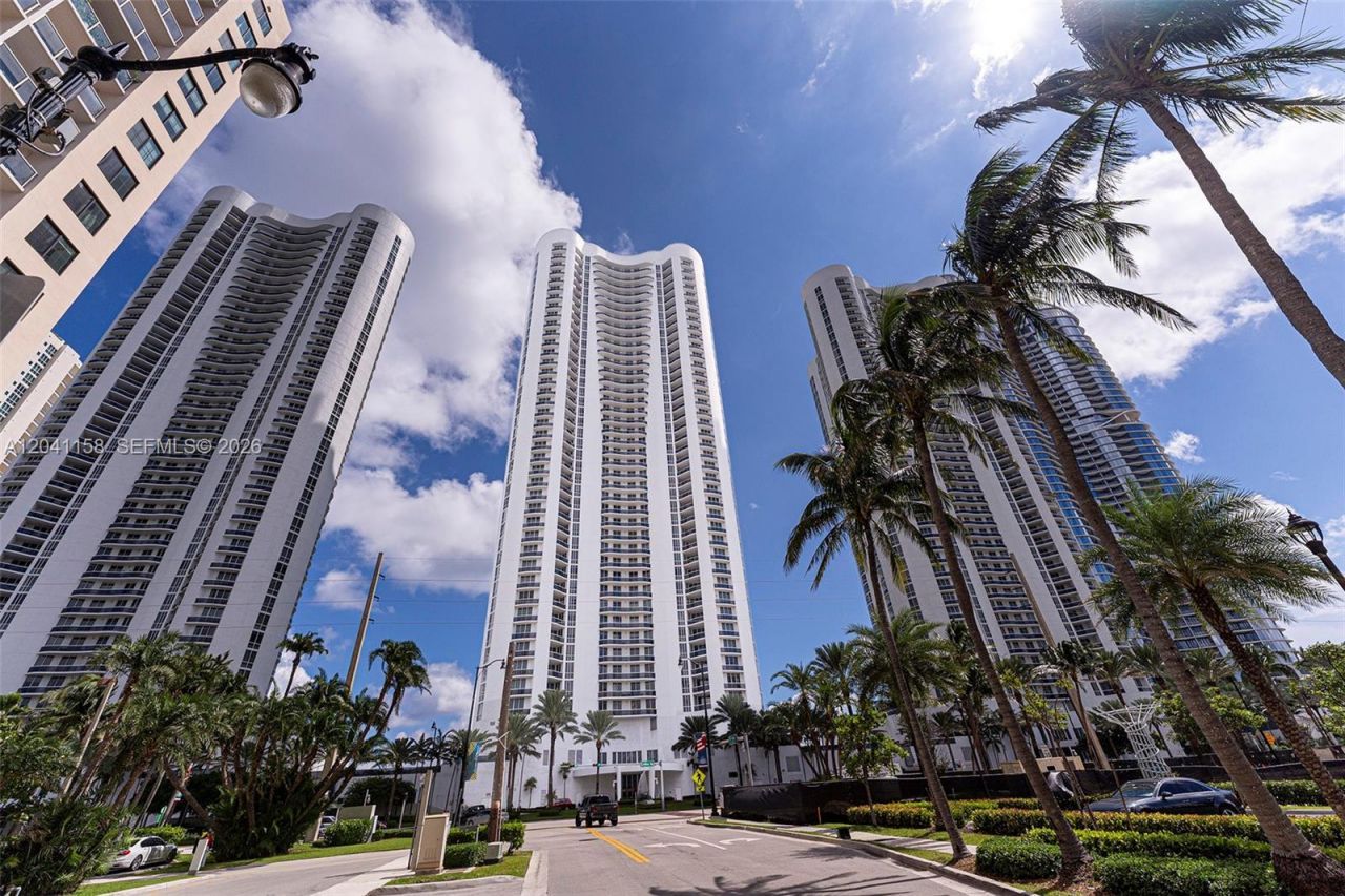 15901 Collins Ave , Unit 2805, Sunny Isles Beach, FL 33160 Photo