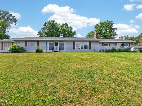 53 Sharon Lane, East Schodack, NY 12063