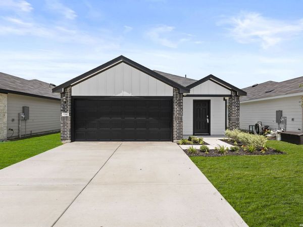 1247 Avery Ranch Dr, New Braunfels, TX 78130