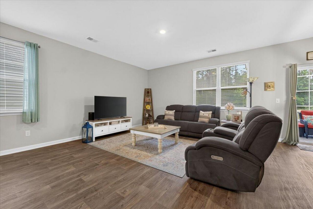 375 Azore Way Photo 10