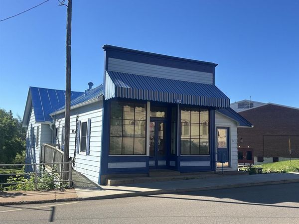 102 WATER STREET, Waupaca, WI 54981