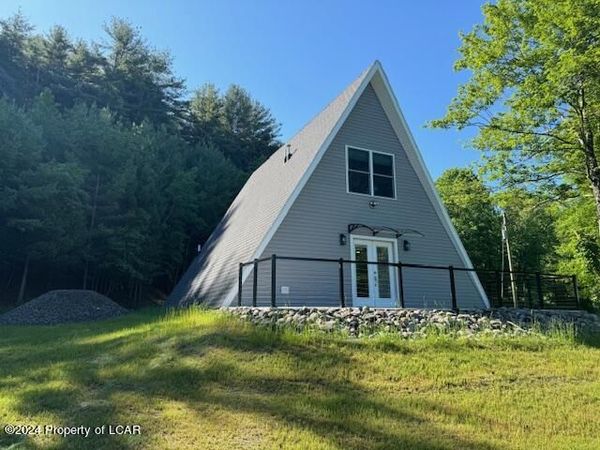 452 Lake Catalpa Road, Dallas, PA 18612