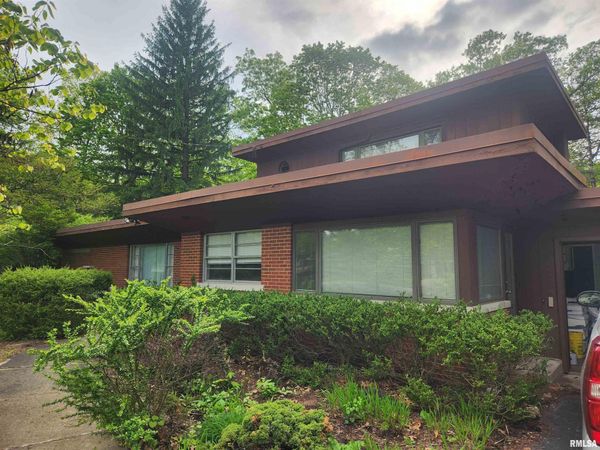 151 W DETWEILLER Drive, Peoria, IL 61614