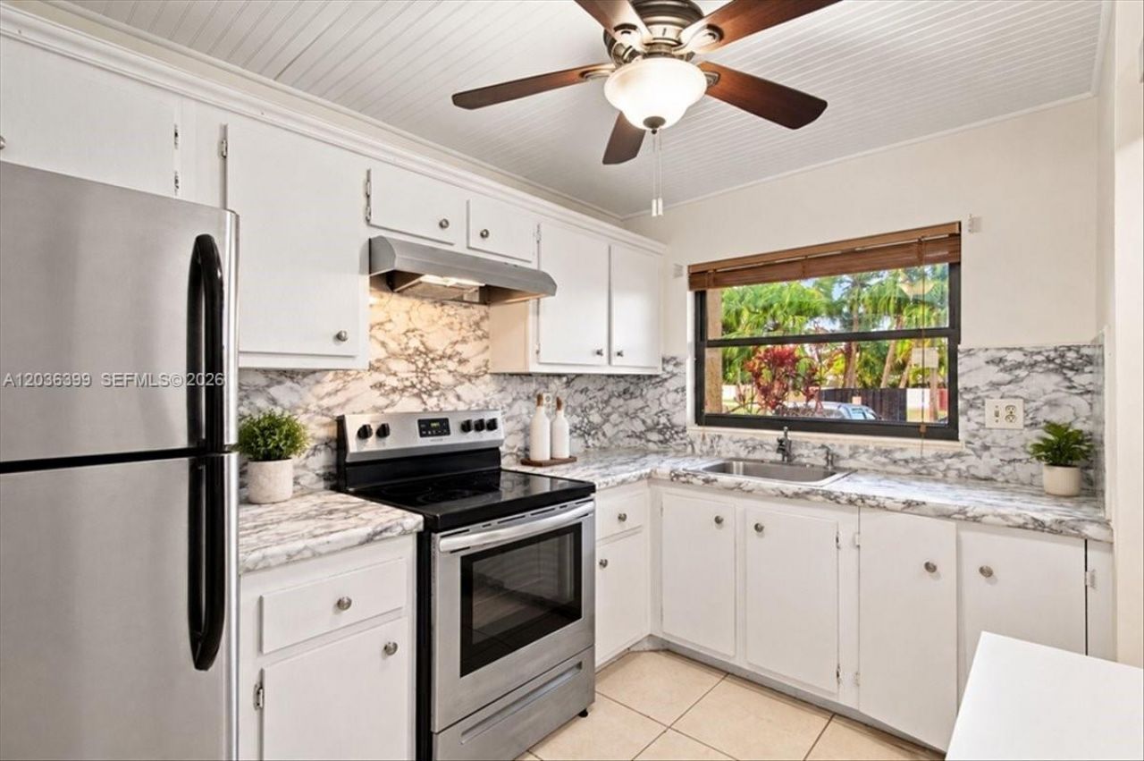 8902 Palm Tree Ln, Unit 8902, Pembroke Pines, FL 33024 Photo