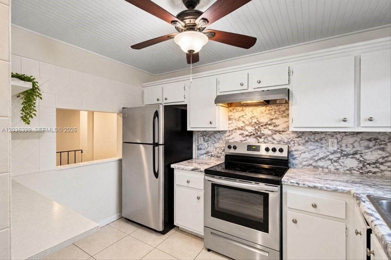 8902 Palm Tree Ln, Unit 8902, Pembroke Pines, FL 33024 Photo