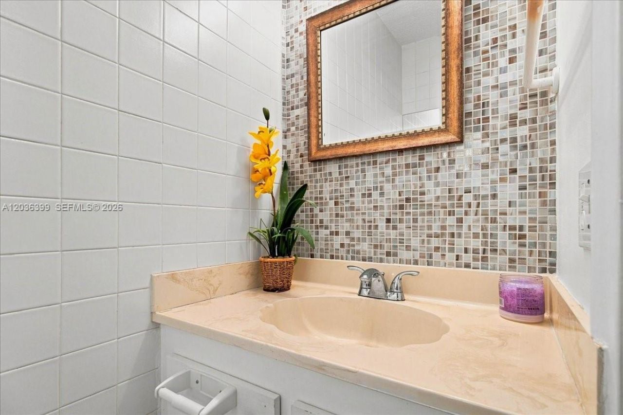 8902 Palm Tree Ln, Unit 8902, Pembroke Pines, FL 33024 Photo