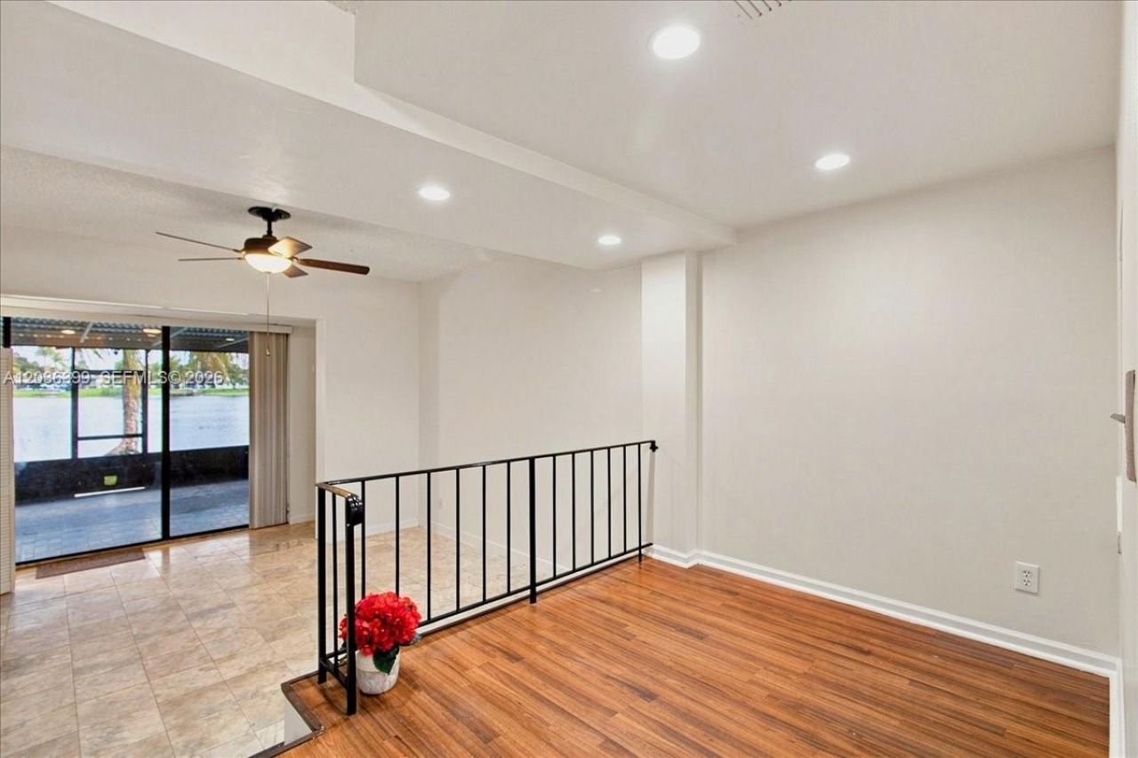 8902 Palm Tree Ln, Unit 8902, Pembroke Pines, FL 33024 Photo