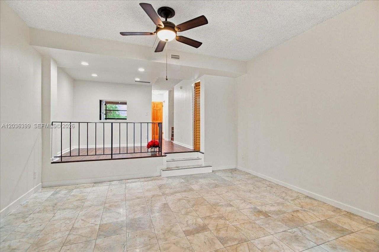 8902 Palm Tree Ln, Unit 8902, Pembroke Pines, FL 33024 Photo