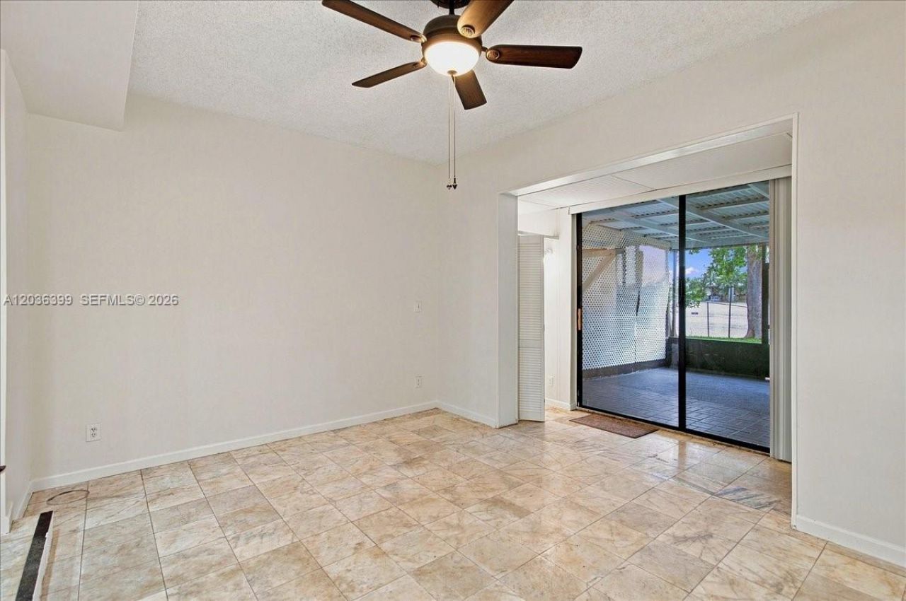 8902 Palm Tree Ln, Unit 8902, Pembroke Pines, FL 33024 Photo