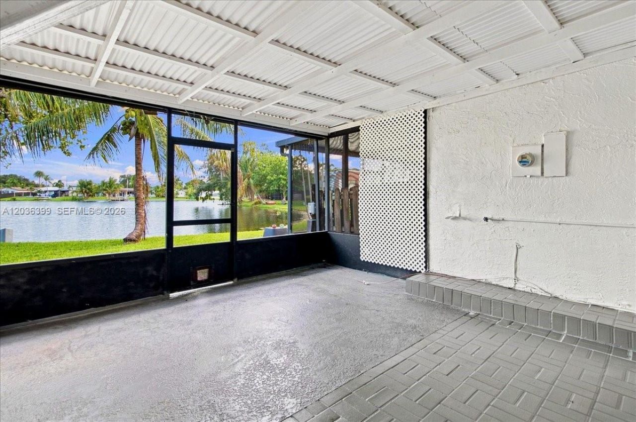 8902 Palm Tree Ln, Unit 8902, Pembroke Pines, FL 33024 Photo