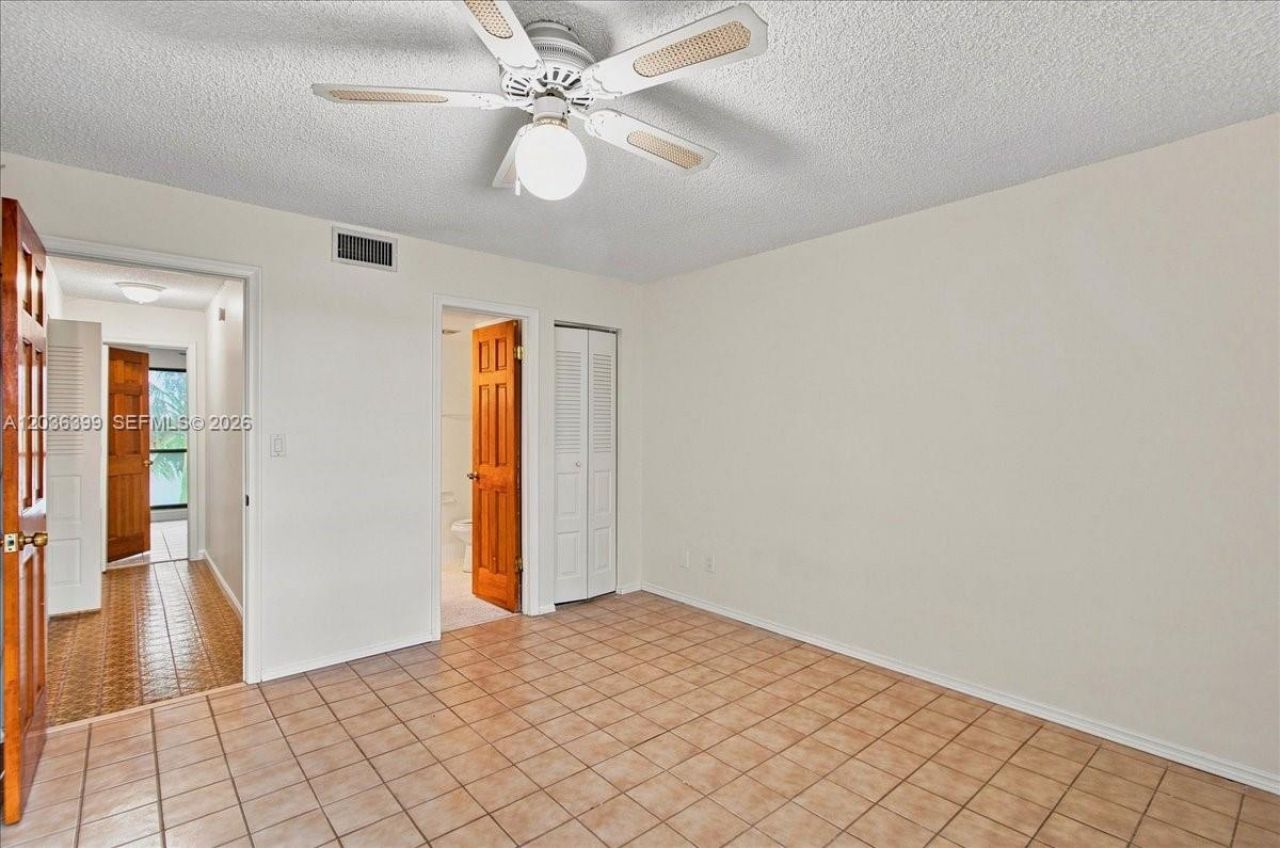 8902 Palm Tree Ln, Unit 8902, Pembroke Pines, FL 33024 Photo