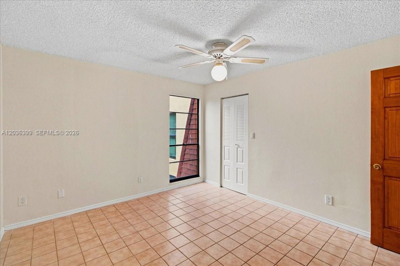 8902 Palm Tree Ln, Unit 8902, Pembroke Pines, FL 33024 Photo