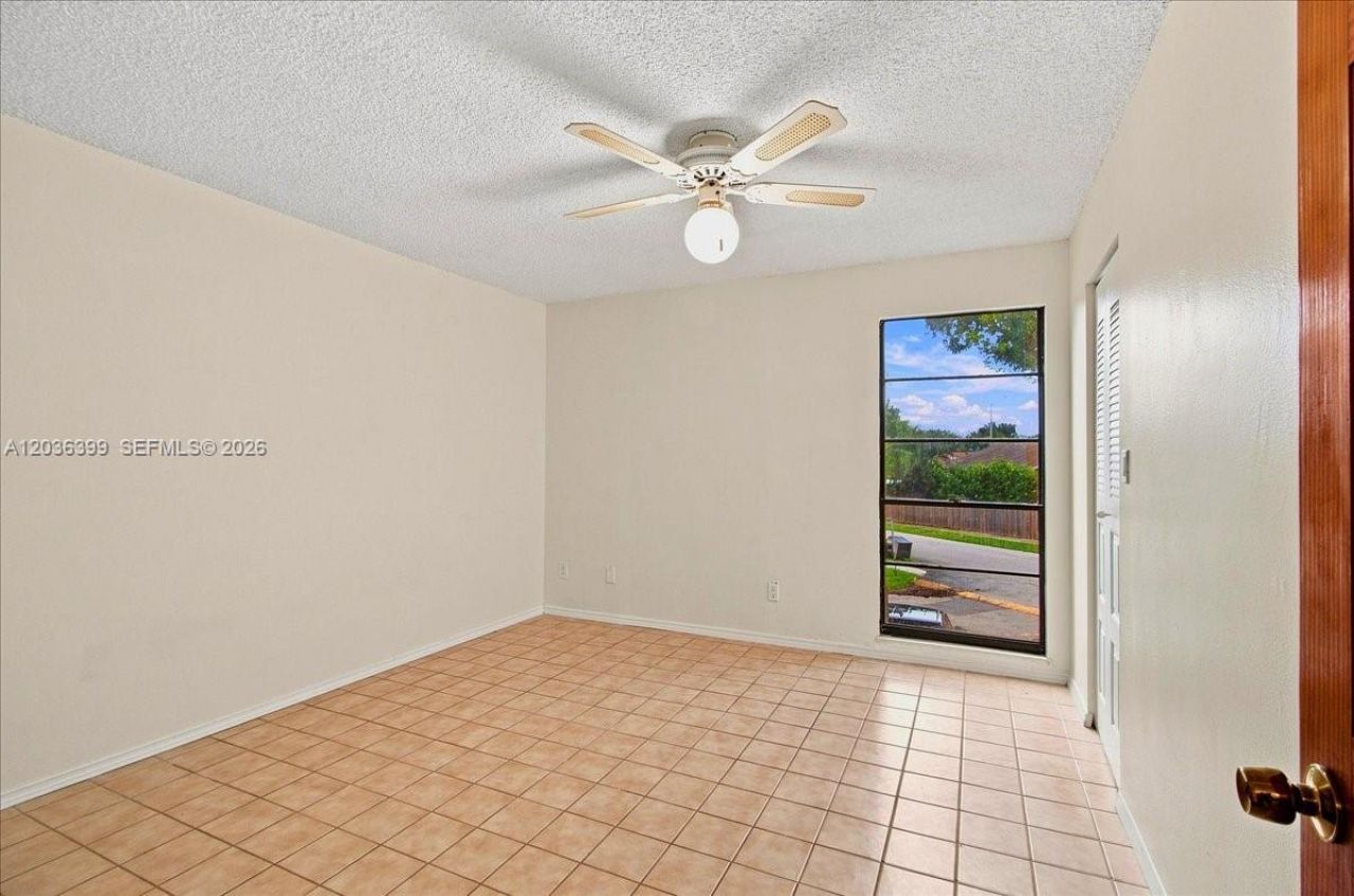 8902 Palm Tree Ln, Unit 8902, Pembroke Pines, FL 33024 Photo
