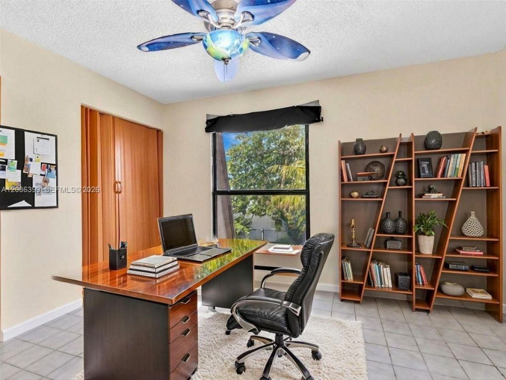 8902 Palm Tree Ln, Unit 8902, Pembroke Pines, FL 33024 Photo