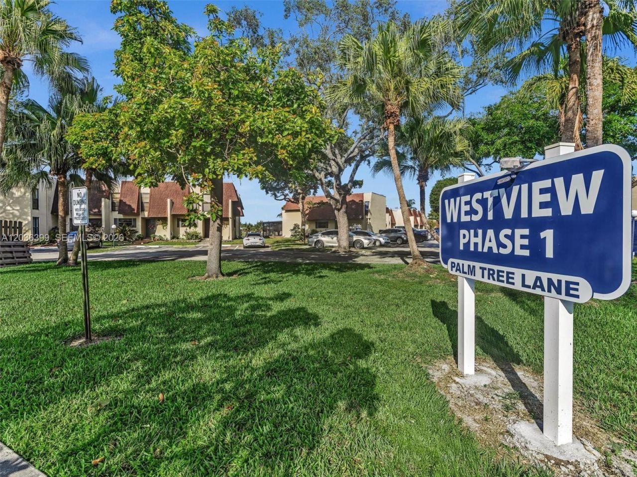 8902 Palm Tree Ln, Unit 8902, Pembroke Pines, FL 33024 Photo